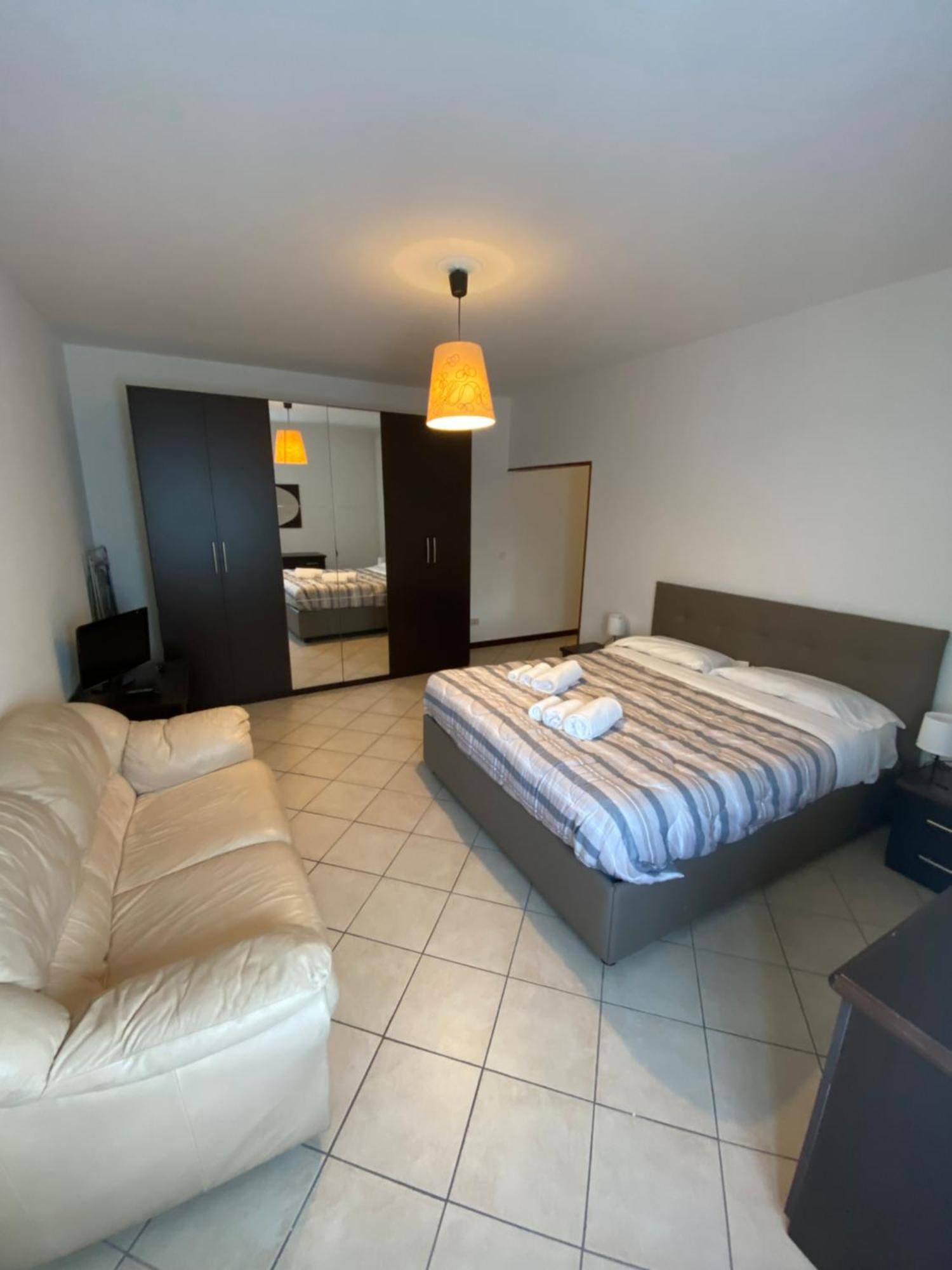 Cozy Lake Como Apartments Valmadrera Exteriér fotografie